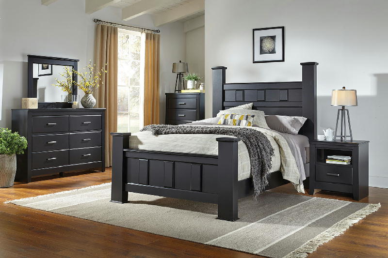 Queen posterbed dresser mirror